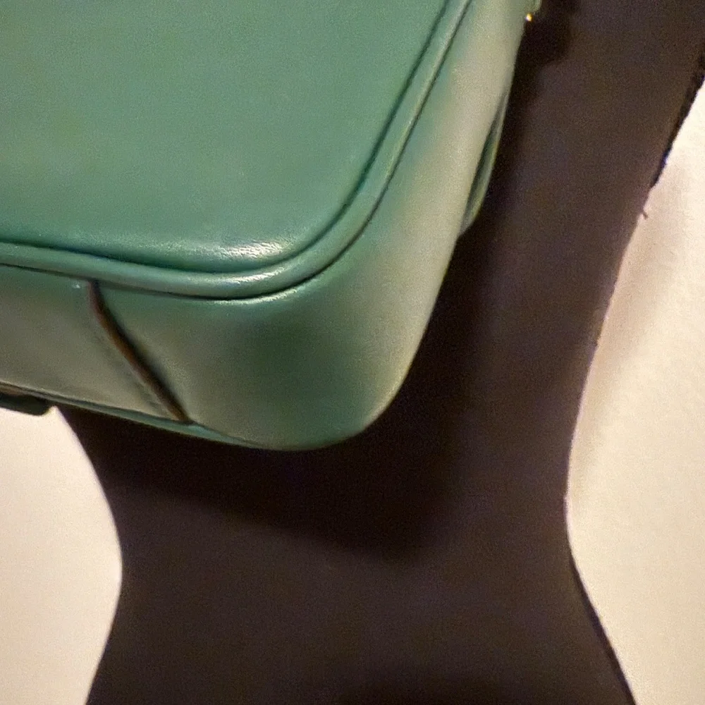 Michael Kors Colby Medium Shoulder Bag in Bosco (Green) - Picture 5 of 11